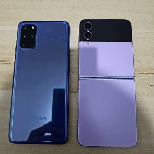 Samsung Galaxy Z Flip4 256 GB  & S20+ 128GB