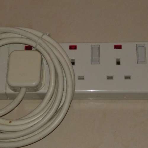 4位獨立指示燈開關拖板 總長366cm 價錢是以ㄧ個計