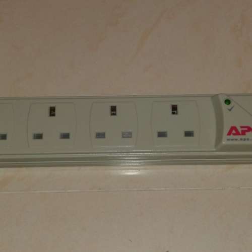 APC P4-UK 4位單ㄧ指示燈開關拖板 總長240cm