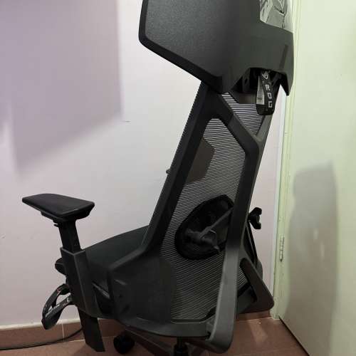 [賣] ASUS ROG Destrier Ergo SL400人體工學高背電競網椅