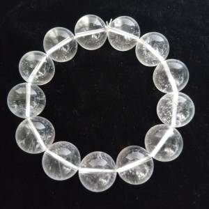 .天然A級水晶珠手串，16mm.。戴上有清涼舒適感。no.B4.8.25.