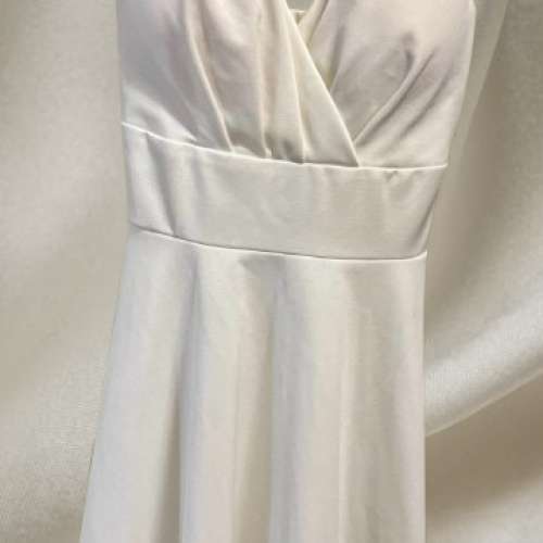 東華三院中學校裙 $520  吊帶裙 $100