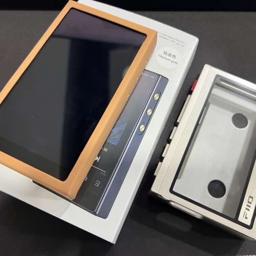 FIIO M21 鈦金色 + 原廠專屬皮套 + 專用磁帶殼