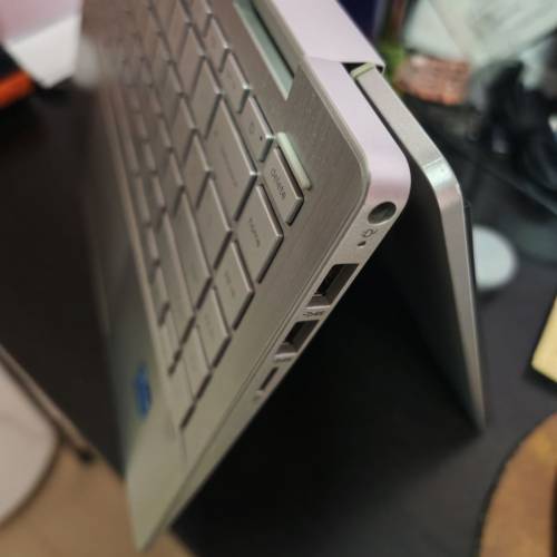 HP Pavilion x360 14吋 有少嘅花邊位有脫色