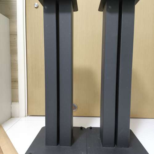 B&W Speaker stand