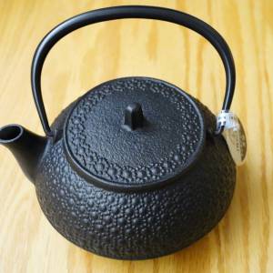 日本製 岩鋳 Iwachu 鉄瓶兼用急須 新龜甲 0.65L 黑色