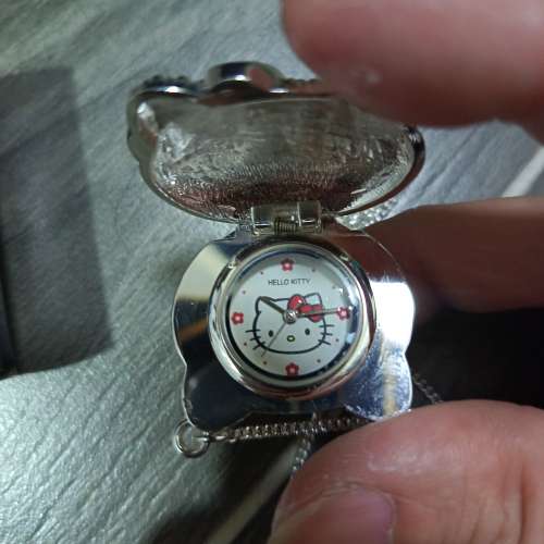 Hello kitty 精美掛頸時鐘