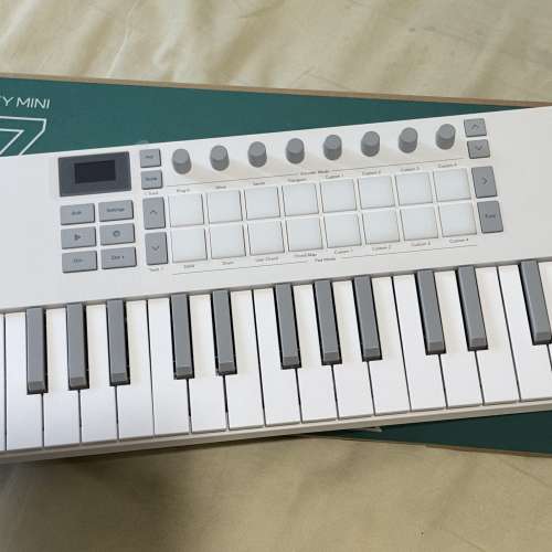 Novation Launchkey Mini 37 MK4 White