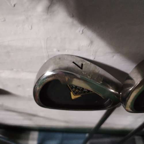 一套共5支高爾夫球棍連袋及小套