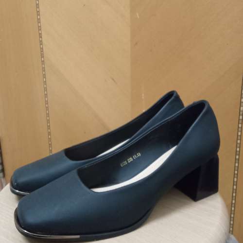 Black 2.5 hil lady shoes