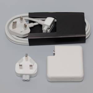 Apple MacBook Pro 96W USB-C Power Adapter 連 Power Adapter Extension Cable