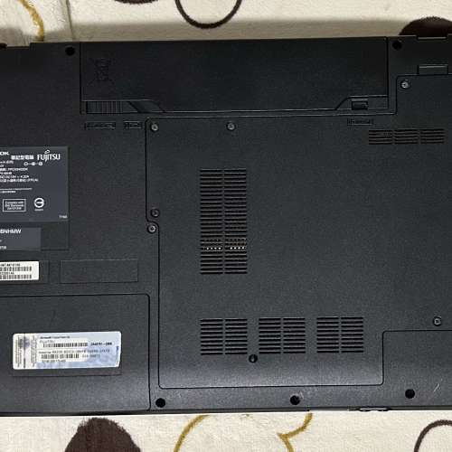Fujitsu LIFEBOOK AH531 15.6吋 屏幕 Notebook - Intel i3-2330M, 8GB Ram, 120GB SSD