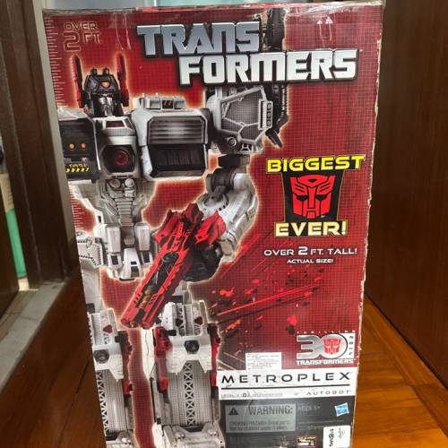 Transformers Generations Titan Class Metroplex Scamper Figure 2013 Hasbro