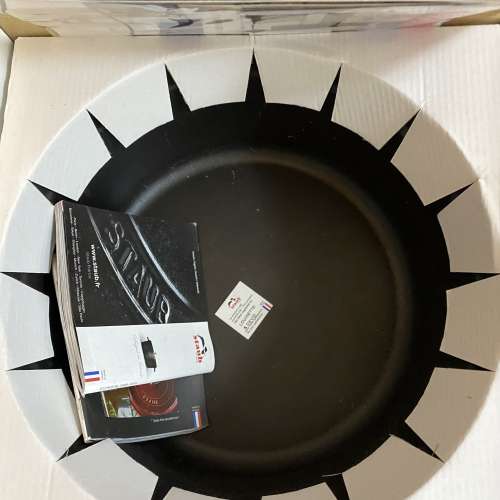 Staub 全新鑄鐵鍋 26 cm
