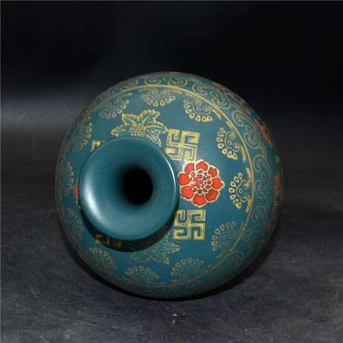 清代雍正孔雀藍琺瑯彩手繪纏枝蓮福壽梅瓶