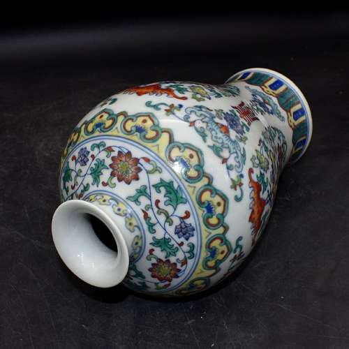 清代乾隆青花鬥彩福壽如意梅瓶