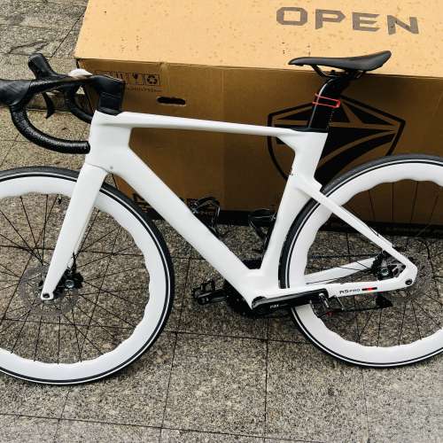 特價款式 2025 TWITTER R5 PRO 二代 24速碟剎桶軸碳纖維公路車 送水架前後蛙燈