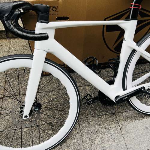 特價款式 2025 TWITTER R5 PRO 二代 24速碟剎桶軸碳纖維公路車 送水架前後蛙燈