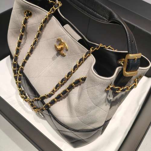 CHANEL 25A手作坊麂皮紋HOBO購物袋