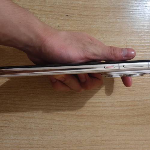 華為pura 70 Ultra 國行 白色 16+1T
電池100 
保養到今年10月