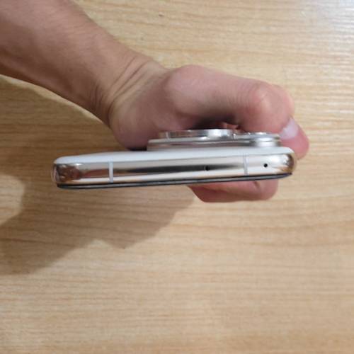 華為pura 70 Ultra 國行 白色 16+1T
電池100 
保養到今年10月