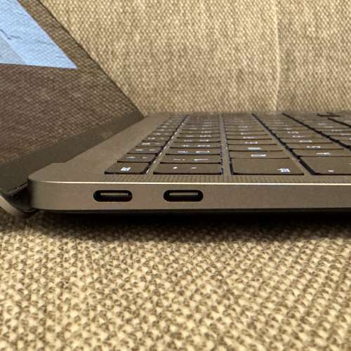 $4200 (無花) Space Grey M1 MacBook Air 16gb ram 512gb storage 93% battery health