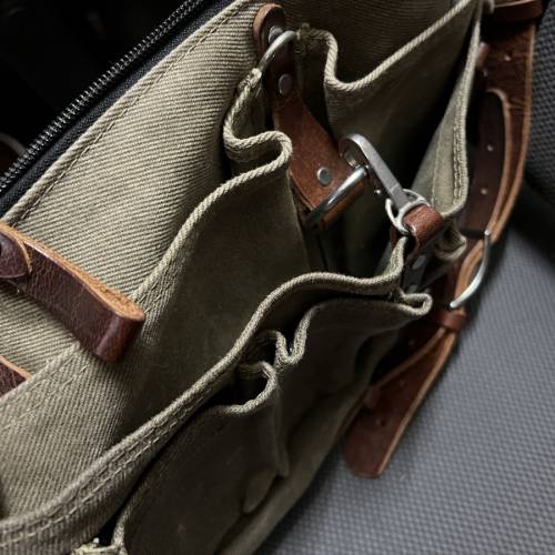 (正版）Holdfaster 相機袋，淺綠色 （not peak design, manfrotto)