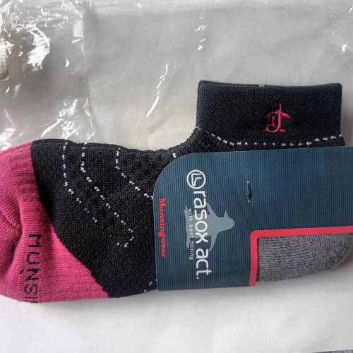 RASOX ACT 日本 女庒22-24cm 冬天厚底襪 黑／玖红色