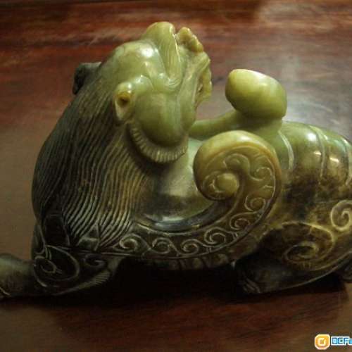 好難得 有"墨綠二色"！舊朝代帝皇台上的辟邪聖物！舊玉石 !