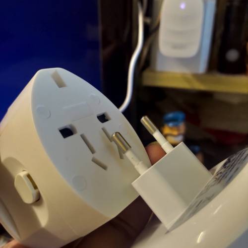 歐盟及美國標準認證多功能旅行萬能插蘇(travel adaptor)