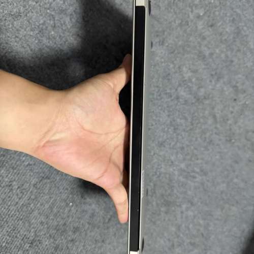 13寸蘋果MacBookair筆記本電腦，8G記憶體+ 512GB SSD 固態硬盤，輕巧方便攜帶出街...