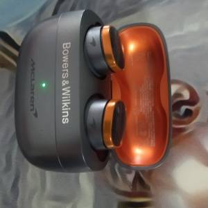 Bowers & Wilkins Pi8 McLaren Edition淨耳機連充電盒