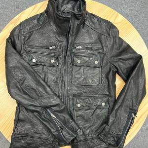 意大利男庒型格牛皮皮褸 （size M)