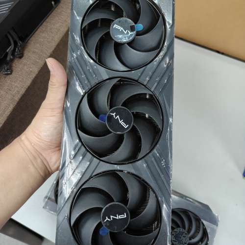 ASUS GIGABYTE MSI RTX 4090 散熱風扇