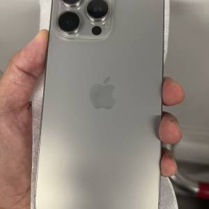 全新15pro max 256,官換機，還未使用過，有保至11月！