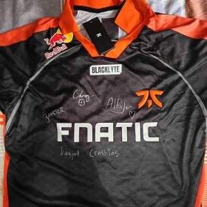 Fnatic 簽名隊衣