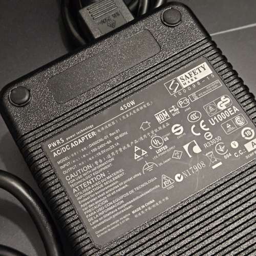 桌面級i5 8400 / GTX1070 8GB / 32GB DDR4 / 17.3吋 144Hz