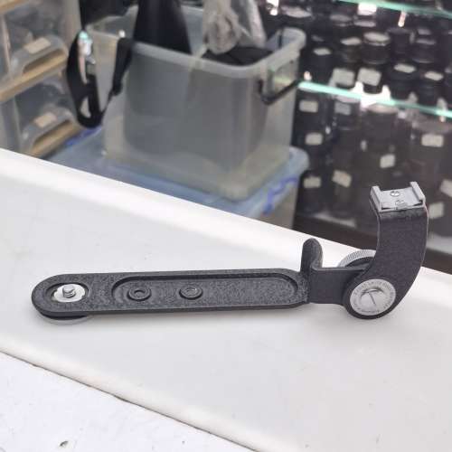 LEICA FLASH HOLDER 95% NEW