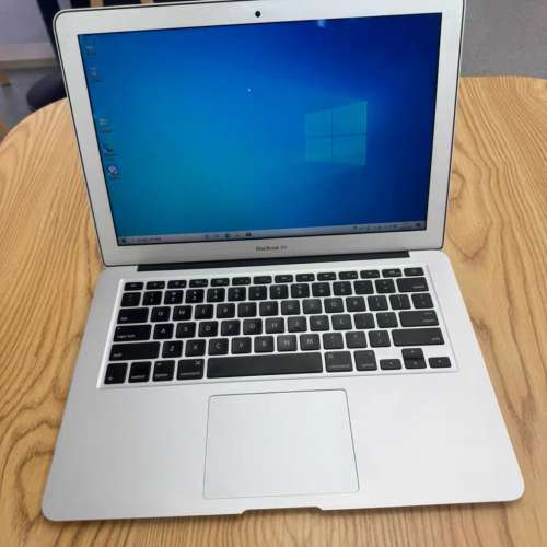 Apple MacBook Air 13寸 筆記型電腦，256G 固態硬盤，輕巧薄身！