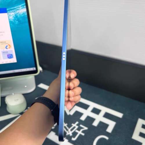 iPad 10 256G 插咭版 ，贈送玻璃鋼化貼及保護套