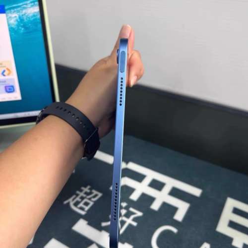 iPad 10 256G 插咭版 ，贈送玻璃鋼化貼及保護套
