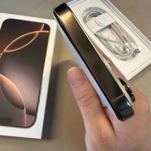 Apple Iphone16 pro max  256G 金色港行，電池健康100%，保修到2025.10.6。