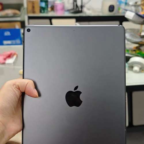 iPad Air3 64G   ，贈送玻璃鋼化貼及保護套