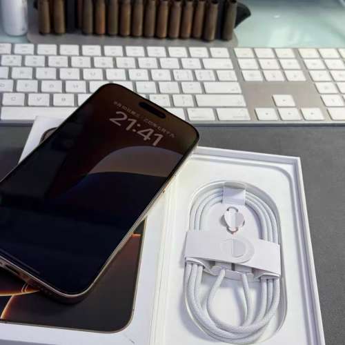 Iphone16 pro max  256G 金色港行，電池健康100%，保修到2025.10.6。