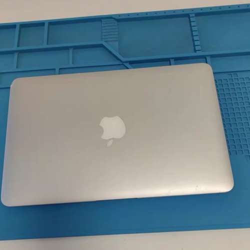 13寸蘋果MacBookair筆記本電腦，8G記憶體+ 512GB SSD 固態硬盤，輕巧方便攜帶出街...