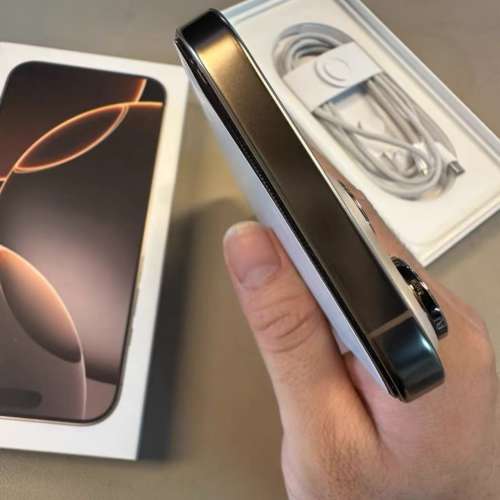 Iphone16 pro max  256G 金色港行，電池健康100%，保修到2025.10.6。