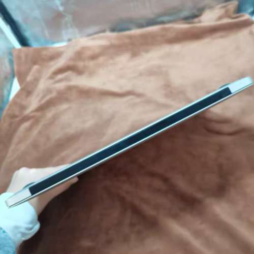 13寸蘋果MacBookai電腦，8G記憶體+ 512GB SSD 固態硬盤，輕巧方便攜帶出街！   201...