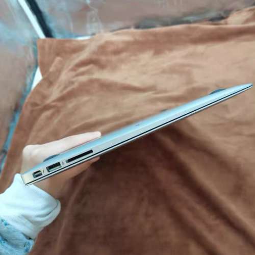 13寸蘋果MacBookai電腦，8G記憶體+ 512GB SSD 固態硬盤，輕巧方便攜帶出街！   201...