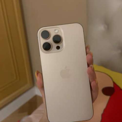 Iphone16 pro max  256G 金色港行，電池健康100%，保修到2025.10.6。