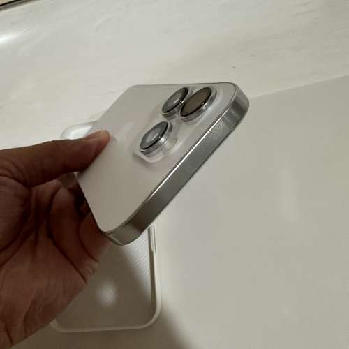 iPhone 16pro 512gb,港行白色鈦金屬，，完美冇花，冇修冇拆，所有功能正常！